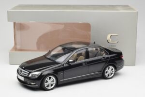 Mercedes C-Class W204 Avantgarde Obsidian Melns AUTOart 1:18 76264-R1 Metāls — attēls 8 no 8