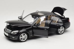 Mercedes C-Class W204 Obsidian Black AUTOart 1:18 B66962367 Metāls — attēls 2 no 8