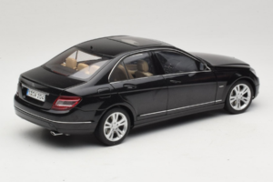 Mercedes C-Class W204 Obsidian Black AUTOart 1:18 B66962367 Metāls — attēls 3 no 8