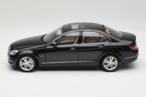 Mercedes C-Class W204 Obsidian Black AUTOart 1:18 B66962367 Metāls — attēls 4 no 8