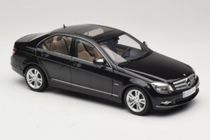 Mercedes C-Class W204 Obsidian Black AUTOart 1:18 B66962367 Metāls — attēls 6 no 8