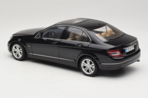 Mercedes C-Class W204 Obsidian Black AUTOart 1:18 B66962367 Metāls — attēls 7 no 8