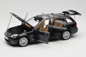 Mercedes C-Class W204 Estate Obsidian Black AUTOart 1:18 B66962349 Metāls — attēls 2 no 8