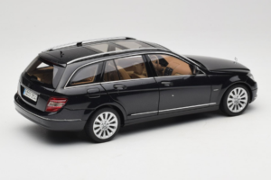Mercedes C-Class W204 Estate Obsidian Black AUTOart 1:18 B66962349 Metāls — attēls 3 no 8