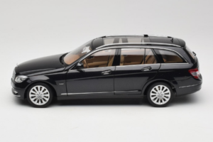 Mercedes C-Class W204 Estate Obsidian Black AUTOart 1:18 B66962349 Metāls — attēls 4 no 8
