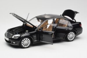 Mercedes C-Class W204 Obsidian Melns AUTOart 1:18 B66962365 Metāls — attēls 2 no 8