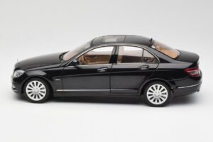 Mercedes C-Class W204 Obsidian Melns AUTOart 1:18 B66962365 Metāls — attēls 4 no 8