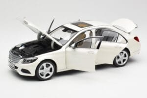 Mercedes C-Class W205 Diamond Balts Metaliks Norev 1:18 B66960256 Metāls — attēls 2 no 8