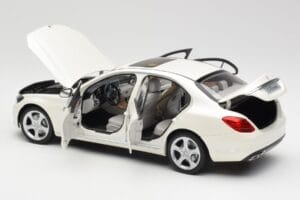 Mercedes C-Class W205 Diamond Balts Metaliks Norev 1:18 B66960256 Metāls — attēls 5 no 8