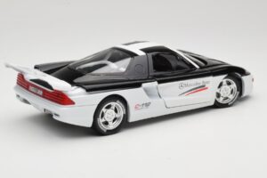 Mercedes C112 Sport Balts & Melns Guiloy 1:18 68521 Metāls — attēls 3 no 8