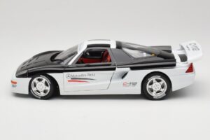 Mercedes C112 Sport Balts & Melns Guiloy 1:18 68521 Metāls — attēls 4 no 8