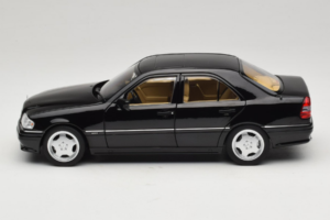 Mercedes C36 AMG W202 Obsidian Black Metallic Norev 1:18 183381 Metāls — attēls 4 no 8