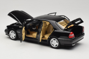 Mercedes C36 AMG W202 Obsidian Black Metallic Norev 1:18 183381 Metāls — attēls 5 no 8