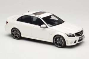 Mercedes C63 AMG W204 Diamond White GT Spirit 1:18 GT928 Sveķi — attēls 4 no 6