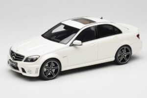 Mercedes C63 AMG W204 Diamond White GT Spirit 1:18 GT928 Sveķi