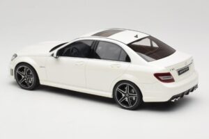 Mercedes C63 AMG W204 Diamond White GT Spirit 1:18 GT928 Sveķi — attēls 5 no 6