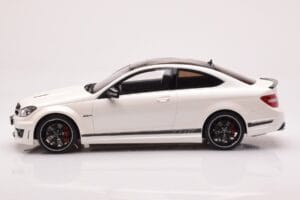 Mercedes AMG C63 W204 Edition 507 Balts GT Spirit 1:18 GT899 Sveķi — attēls 3 no 6