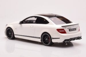 Mercedes AMG C63 W204 Edition 507 Balts GT Spirit 1:18 GT899 Sveķi — attēls 5 no 6