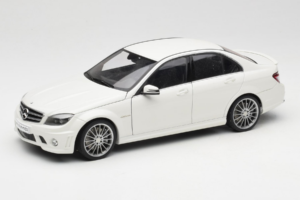 Mercedes AMG C63 W204 Balts AUTOart 1:18 72674-R1 Metāls