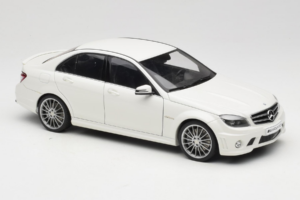 Mercedes AMG C63 W204 Balts AUTOart 1:18 72674-R1 Metāls — attēls 6 no 8