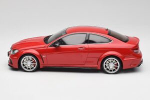 Mercedes AMG C63 W204 Sarkans 2nd Choice GT Spirit 1:18 GT065-D1 Sveķi — attēls 3 no 6