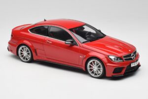 Mercedes AMG C63 W204 Sarkans 2nd Choice GT Spirit 1:18 GT065-D1 Sveķi — attēls 4 no 6