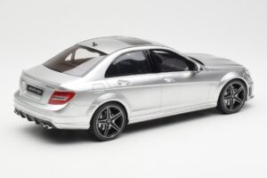 Mercedes C63 AMG W204 Sudrabains GT Spirit 1:18 GT462 Sveķi — attēls 2 no 6