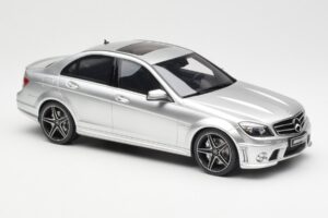 Mercedes C63 AMG W204 Sudrabains GT Spirit 1:18 GT462 Sveķi — attēls 4 no 6