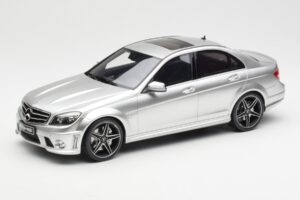 Mercedes C63 AMG W204 Sudrabains GT Spirit 1:18 GT462 Sveķi