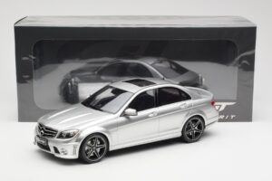 Mercedes C63 AMG W204 Sudrabains GT Spirit 1:18 GT462 Sveķi — attēls 6 no 6