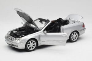 Mercedes CLK 500 Kabriolets Elegance A209 Sudrabs Kyosho 1:18 B66962172 Metāls — attēls 2 no 8