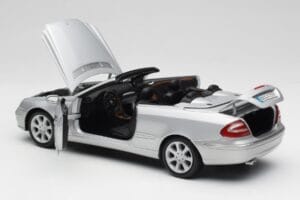 Mercedes CLK 500 Kabriolets Elegance A209 Sudrabs Kyosho 1:18 B66962172 Metāls — attēls 5 no 8