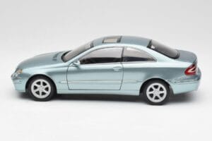 Mercedes CLK 500 W209 Gaiši Zils Metaliks Kyosho 1:18 B66962192 Metāls — attēls 4 no 8