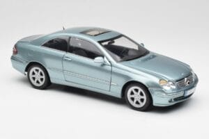 Mercedes CLK 500 W209 Gaiši Zils Metaliks Kyosho 1:18 B66962192 Metāls — attēls 6 no 8