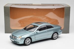 Mercedes CLK 500 W209 Gaiši Zils Metaliks Kyosho 1:18 B66962192 Metāls — attēls 8 no 8