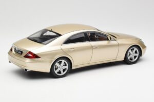 Mercedes CLS C219 Gaiši Bēša Zelta Kyosho 1:18 08401LBE Metāls — attēls 3 no 8