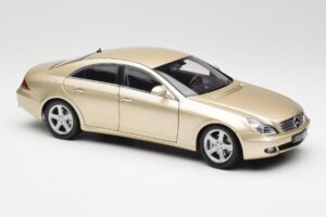 Mercedes CLS C219 Gaiši Bēša Zelta Kyosho 1:18 08401LBE Metāls — attēls 6 no 8