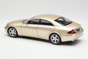 Mercedes CLS C219 Gaiši Bēša Zelta Kyosho 1:18 08401LBE Metāls — attēls 7 no 8
