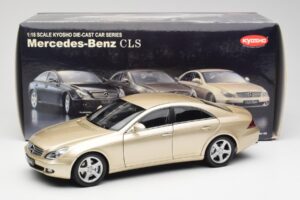 Mercedes CLS C219 Gaiši Bēša Zelta Kyosho 1:18 08401LBE Metāls — attēls 8 no 8