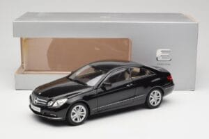 Mercedes E-Class Coupe C207 Obsidian Black Metallic Norev 1:18 B66962418 Metāls — attēls 8 no 8