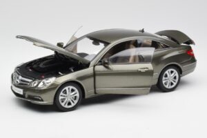 Mercedes E-Class Coupe C207 Titanite Pelēks Metaliks Minichamps 1:18 B66962419 Metāls — attēls 2 no 8