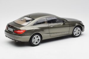 Mercedes E-Class Coupe C207 Titanite Pelēks Metaliks Minichamps 1:18 B66962419 Metāls — attēls 3 no 8
