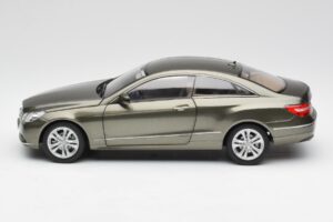 Mercedes E-Class Coupe C207 Titanite Pelēks Metaliks Minichamps 1:18 B66962419 Metāls — attēls 4 no 8