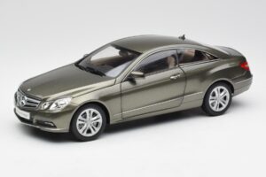 Mercedes E-Class Coupe C207 Titanite Pelēks Metaliks Minichamps 1:18 B66962419 Metāls