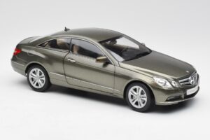 Mercedes E-Class Coupe C207 Titanite Pelēks Metaliks Minichamps 1:18 B66962419 Metāls — attēls 6 no 8
