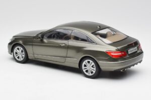 Mercedes E-Class Coupe C207 Titanite Pelēks Metaliks Minichamps 1:18 B66962419 Metāls — attēls 7 no 8