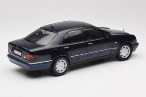 Mercedes E-Class W210 E320 Melns Sun Star 1:18 1151 Metāls — attēls 3 no 8