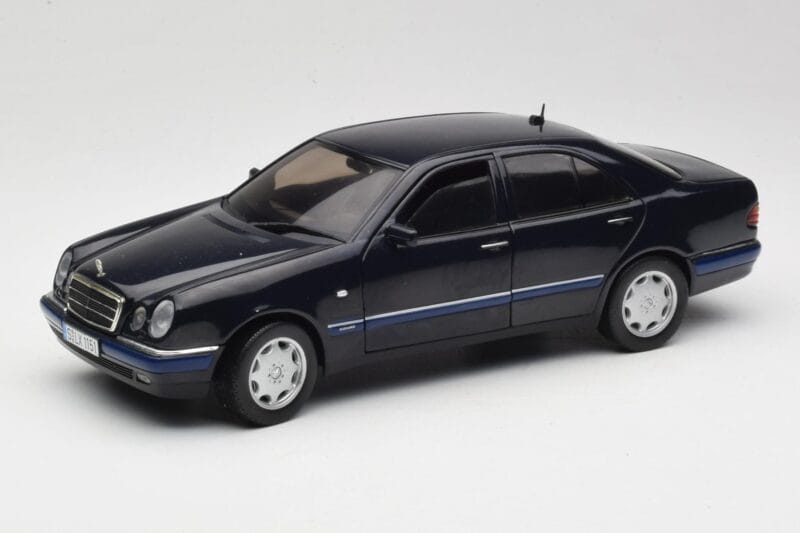 Mercedes E-Class W210 E320 Melns Sun Star 1:18 1151 Metāls