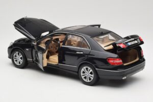 Mercedes E-Class W211 Melns Maisto 1:18 31172 Metāls — attēls 5 no 8