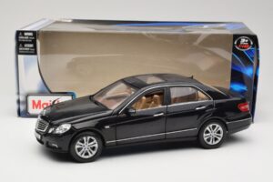 Mercedes E-Class W211 Melns Maisto 1:18 31172 Metāls — attēls 8 no 8